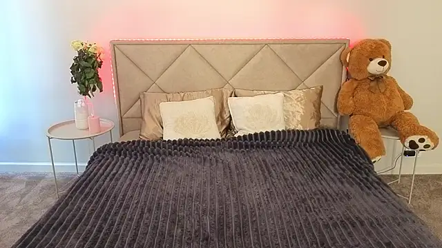 MagicPeachh_ Chat XXX in diretta