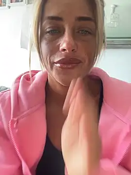 XXX chat uživo modela ScarlettGold_