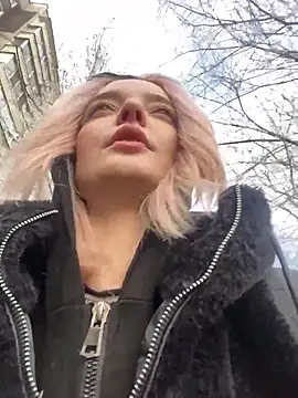 aka_Blonde Adlı Modelin Canlı XXX Sohbeti