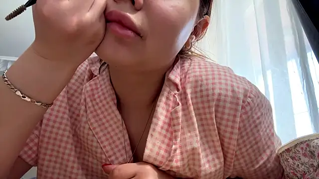 Emely_Cute: онлайн-секс-чат