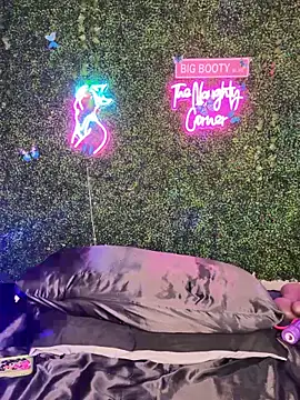 RenaThickAss: онлайн-секс-чат