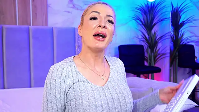 Izabellle02 Webcam show