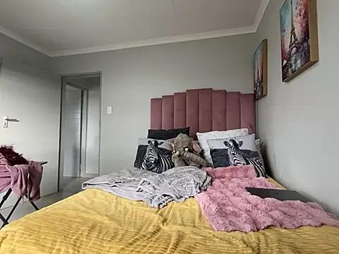 MissLola27: онлайн-секс-чат