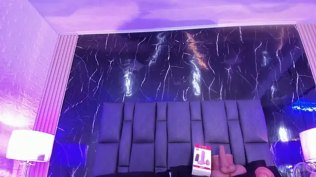 BustyGlowのウェブカメラショー