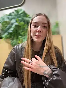 Chatroom XXX en direct de MilaMoone