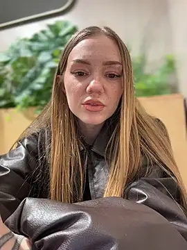 MilaMoone's Live XXX Chat