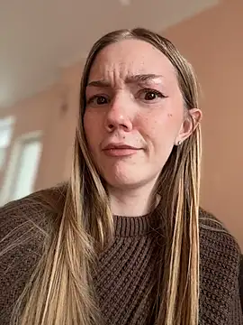 Chatroom XXX en direct de MilaMoone