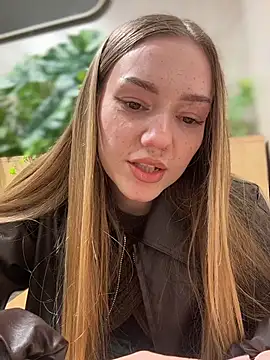 MilaMoone élő XXX-chatje