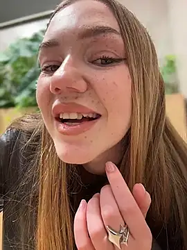 MilaMoone Chat XXX in diretta