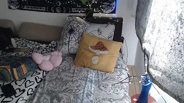 AlienforTwenty's Live XXX Chat