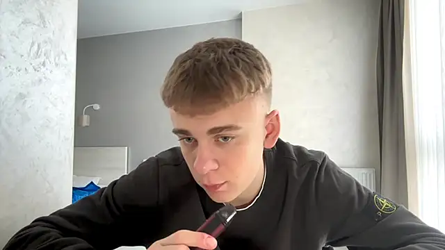 Show modela SoloFury na web-kameri