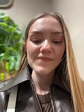 MilaMoone's Live XXX Chat