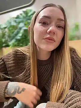 MilaMoone: онлайн-секс-чат