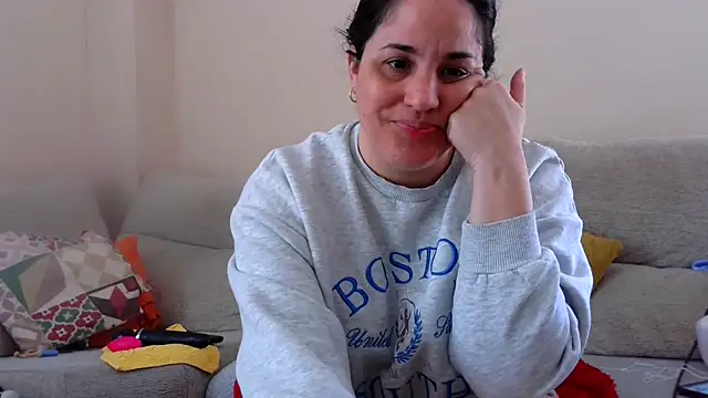 Cuquita83 Live XXX Chat