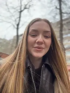 MilaMoone's Live XXX Chat