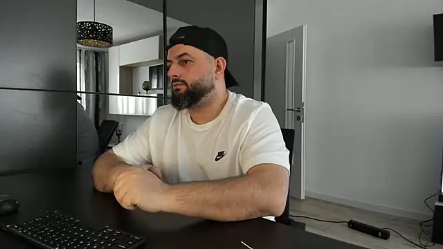 XXX chat uživo modela DravenPeak