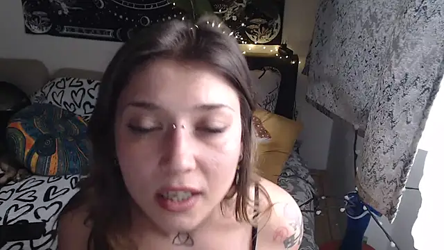 AlienforTwenty Chat XXX in diretta