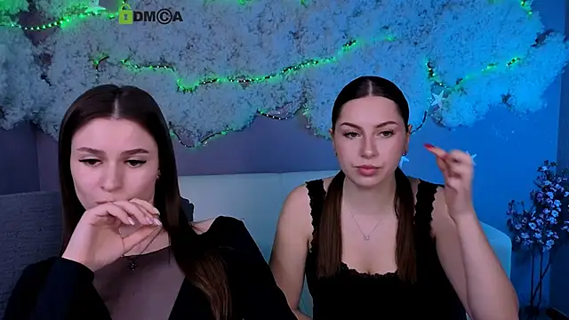 flora_ri's Live XXX Chat