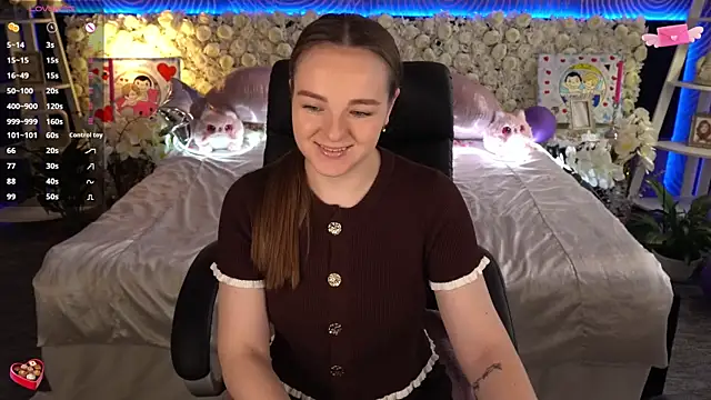 FoxyShy's Live XXX Chat