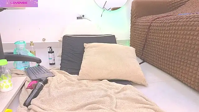 Daisy_Price Adlı Modelin Canlı XXX Sohbeti