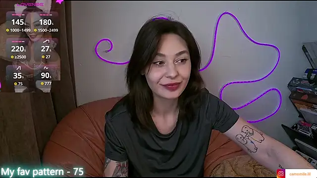 CamomileLil live XXX chat