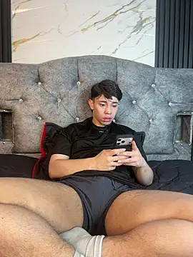 Noah_ledom Show in webcam