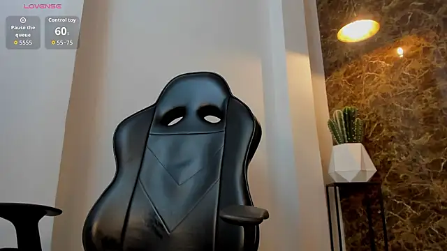 Hanna_Becker_ Adlı Modelin Canlı XXX Sohbeti