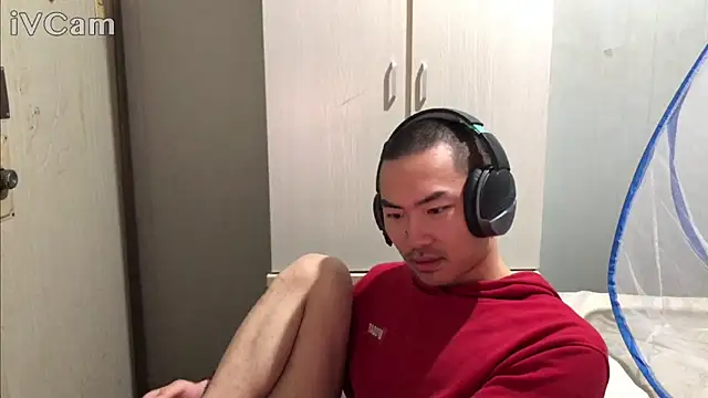 dyjdddttj: διαδικτυακό σόου στην κάμερα