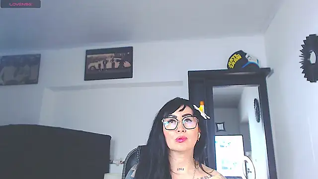 Vicky_hotmilf লাইভ XXX চ্যাট