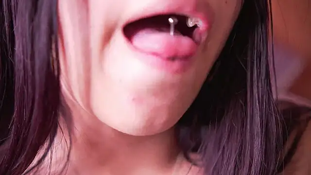 Emily_Roberts9 লাইভ XXX চ্যাট