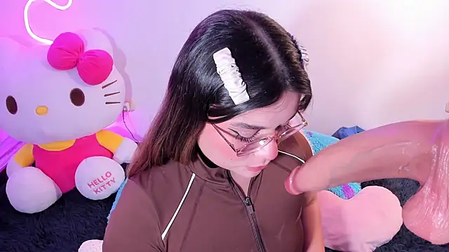 CassieBigass_ Adlı Modelin Canlı XXX Sohbeti