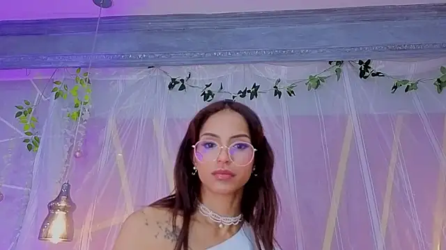 دردشة EmmyCortez الجنسية المباشرة