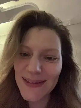 دردشة MaryHiggins الجنسية المباشرة