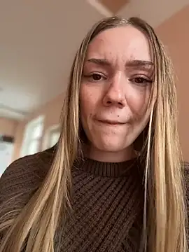 MilaMoone élő XXX-chatje