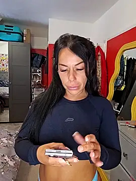 Maddythemilf Chat XXX in diretta