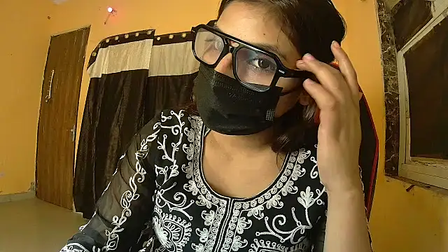 callmeshreya's Live XXX Chat