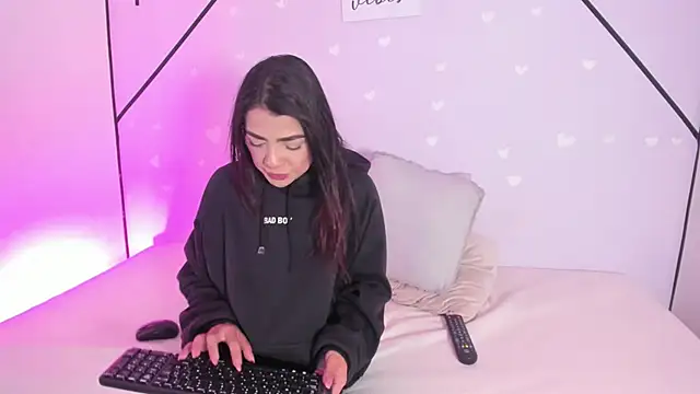 MiahCornell_ Adlı Modelin Canlı XXX Sohbeti