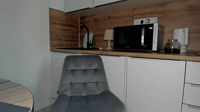 Elle_Milfa Adlı Modelin Canlı XXX Sohbeti