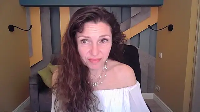 Show modela EllaLong na web-kameri