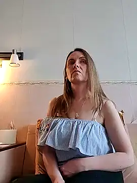 Evelina_cute: онлайн-секс-чат