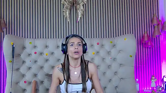 XXX chat uživo modela PlayfulShow