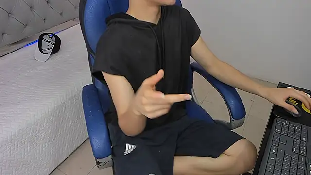 SamBlack_ élő XXX-chatje