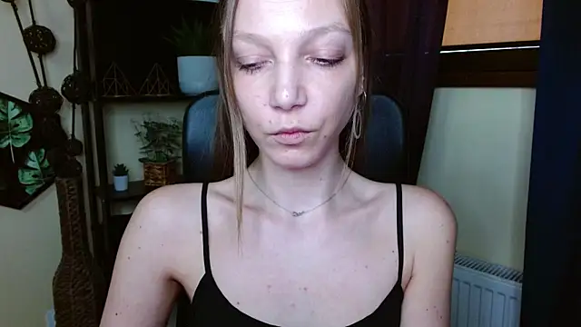 Chatroom XXX en direct de EmillyPlay