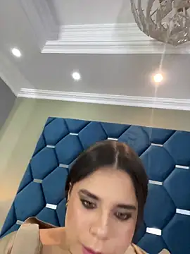 ThaniaJones Chat XXX in diretta