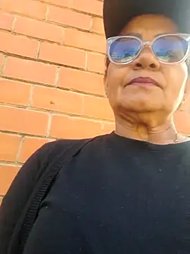 Czat XXX na żywo – Vickyfox_