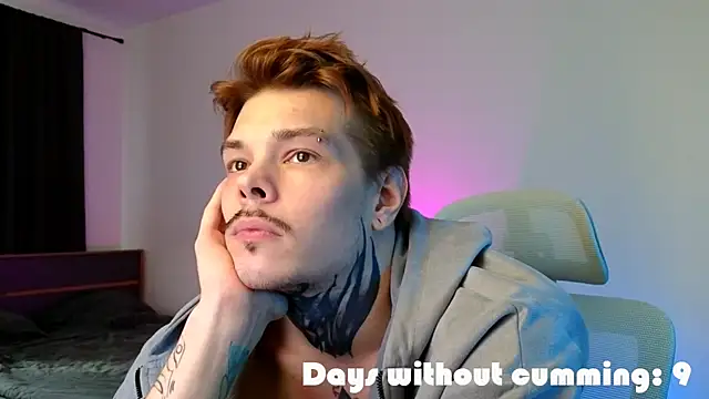 Pertunjukan Kamera Web DENIS_HERE