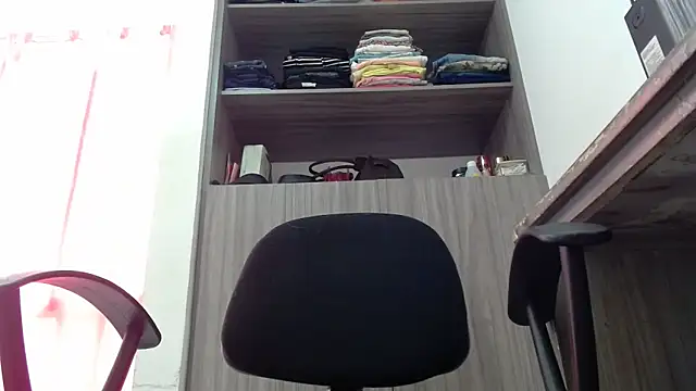 Chatroom XXX en direct de nicolle_milf1978