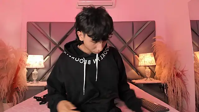 Milan_LewisSのライブXXXチャット