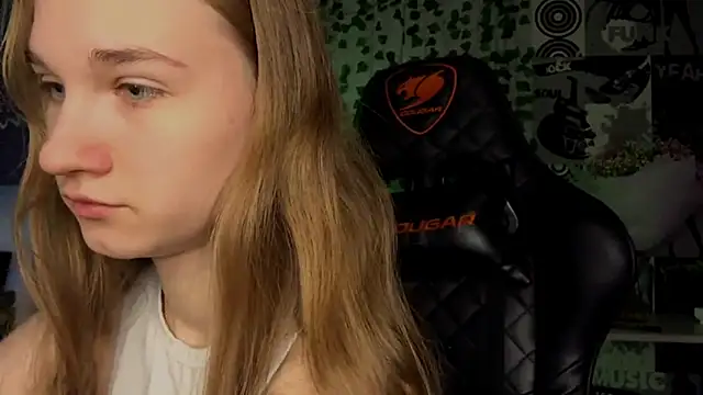 XXX chat uživo modela helgicuteness