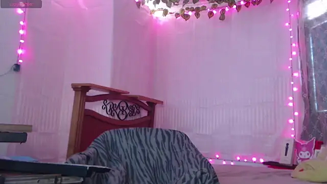 Nikol_Twink Adlı Modelin Canlı XXX Sohbeti